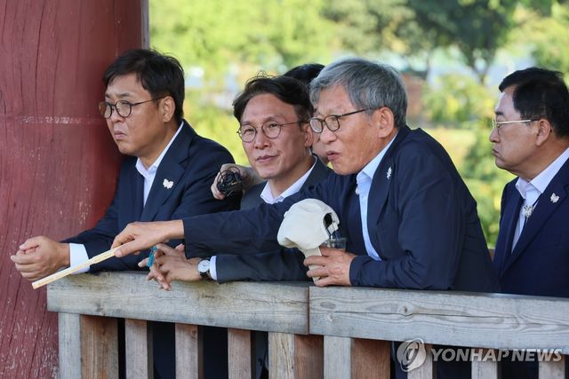 동궁과 월지 둘러보는 김민석 총리
