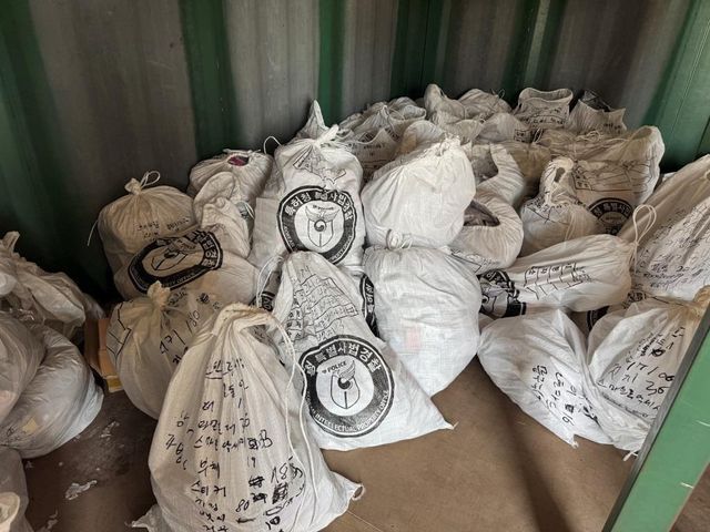 K팝 아이돌 '짝퉁 굿즈' 압수물