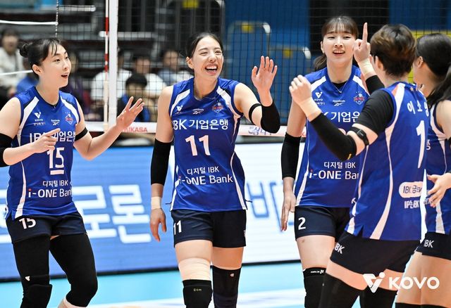득점 후 기뻐하는 IBK기업은행 선수들