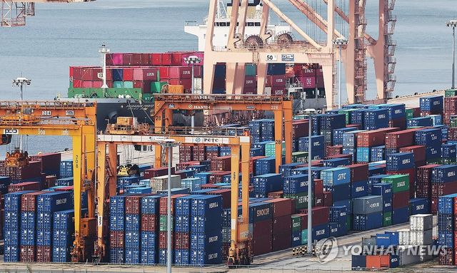 2023년 한국경제, 서비스 비중 늘고 무역 의존도 줄어