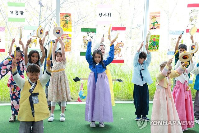 추석 맞아 한국 전통문화 체험하는 외국인 학생들