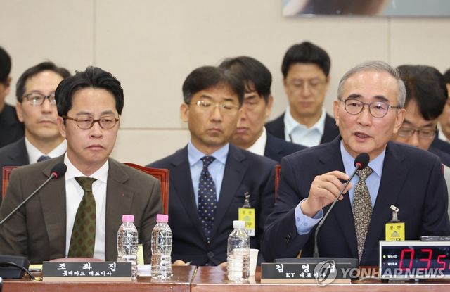 답변하는 김영섭 KT 대표이사