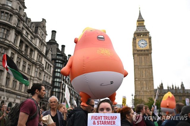 17일 런던에서 열린 반트럼프 시위