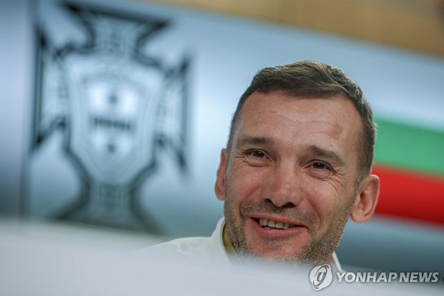 우크라이나 대표팀 감독 시절의 안드리 셰우첸코.