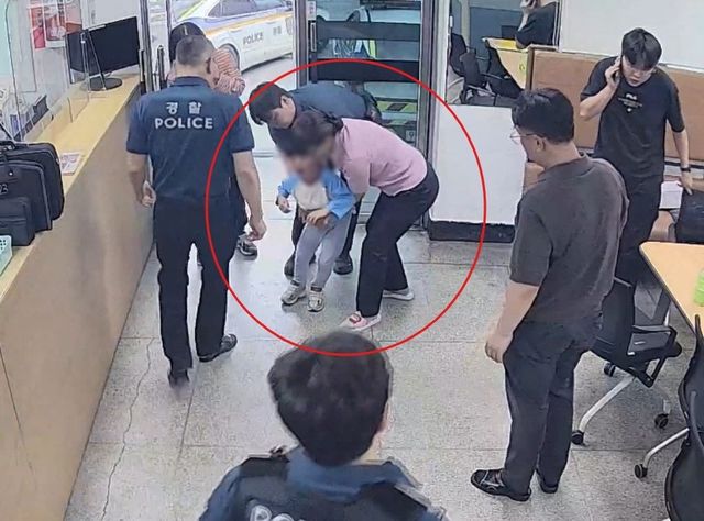 하임리히법 하는 춘천경찰