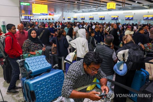 20일 사이버 공격으로 대기가 길어진 런던 히스로 공항