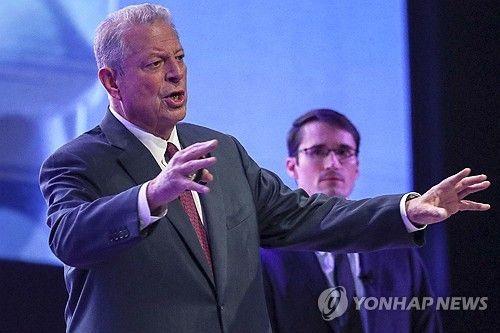 작년 아제르바이잔에서 열린 제29차 유엔 기후변화협약 당사국 총회(COP29)에서 발언하는 앨 고어 전 미국 부통령. [EPA=연합뉴스 자료사진]