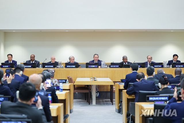 유엔 세계개발구상 고위급 회의에서 발언하는 리창 중국 총리