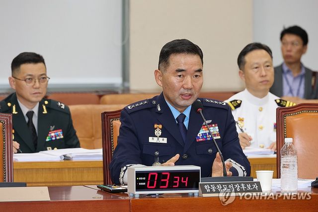 답하는 진영승 합참의장 후보자