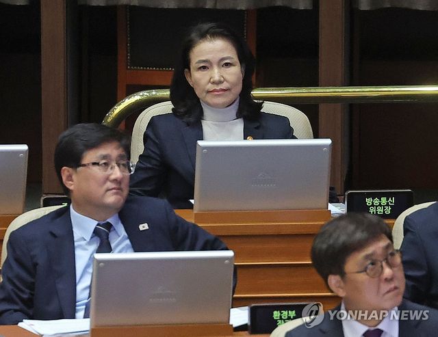 교육·사회·문화 분야 대정부질문 참석한 이진숙 방통위원장