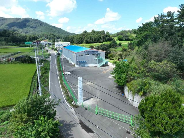 새 단장 예정인 폐공장 전경