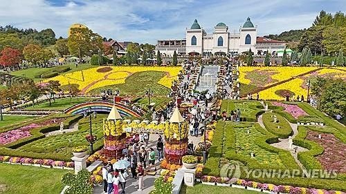 꽃으로 가득한 지난해 임실N치즈축제장