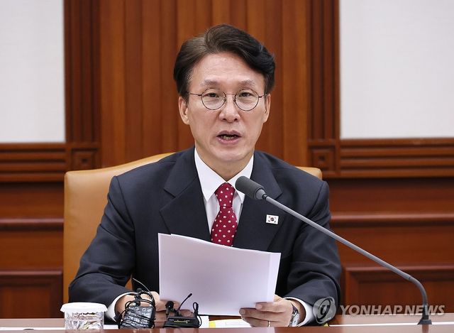 국정현안관계장관회의서 발언하는 김민석 총리