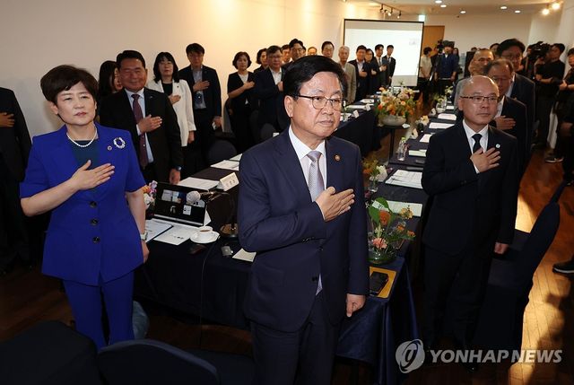 최교진 교육부 장관, 시도교육감들과 '고교학점제 간담회'