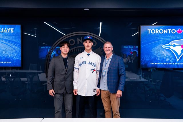 토론토에 150만달러 계약금을 받고 입단한 장충고 문서준