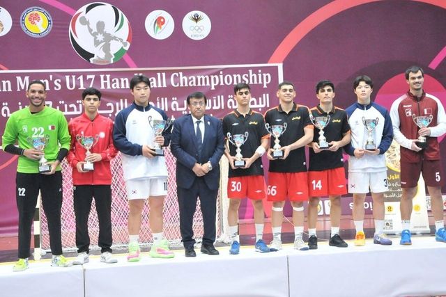 MVP 강동호(왼쪽에서 세 번째)와 베스트7에 뽑힌 성지성(오른쪽에서 두 번째).