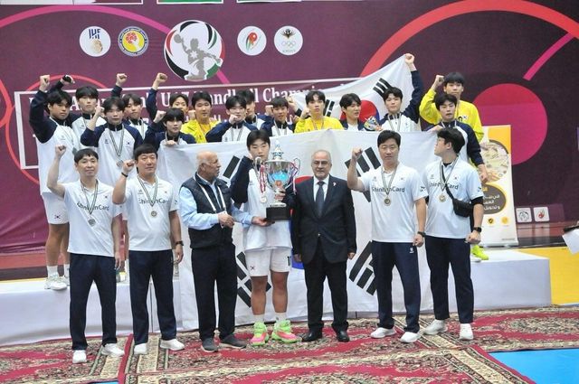 준우승한 한국 선수단.