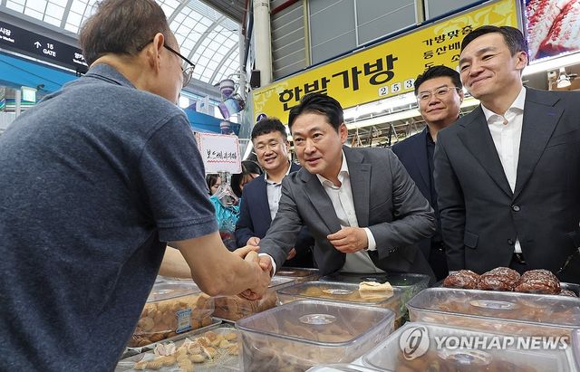 시장 상인 만난 장동혁