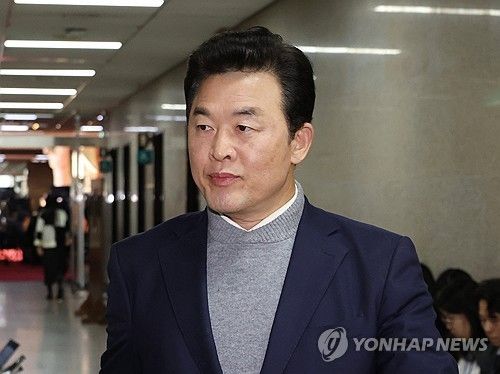 중진의원 모임 참석하는 윤영석 의원