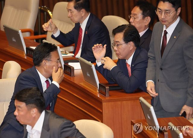 본회의 참석한 송언석 원내대표