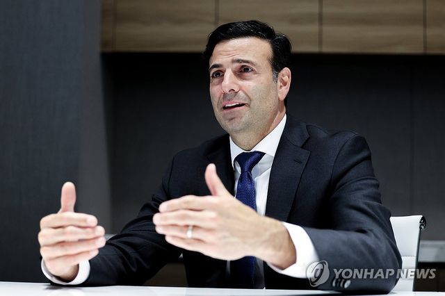 히스 타버트 서클 사장