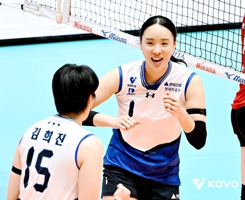 밝게 웃는 이예림