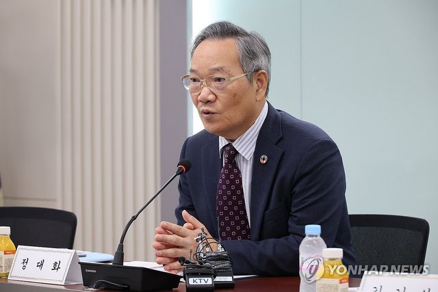 퇴임 기자 간담회 하는 정대화 국가교육위원회 상임위원