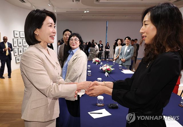 김혜경 여사, 뉴욕에서 차세대 예술가 간담회