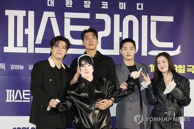 차은우 인형과 함께한 '퍼스트라이드' 출연진