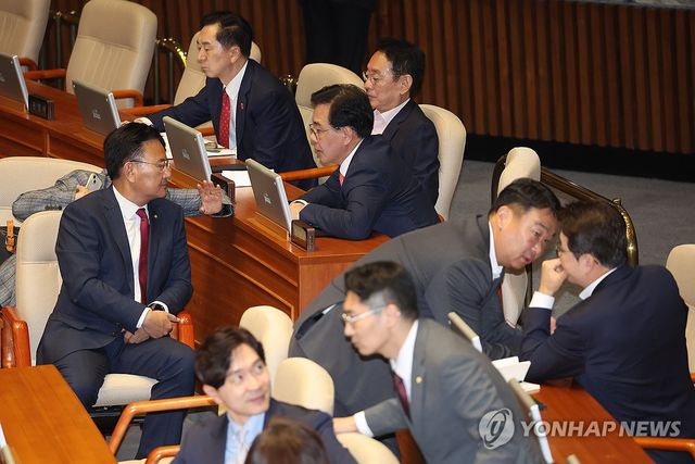 본회의 참석한 송언석 원내대표