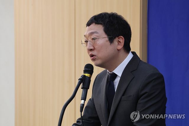 브리핑 하는 정민영 특검보