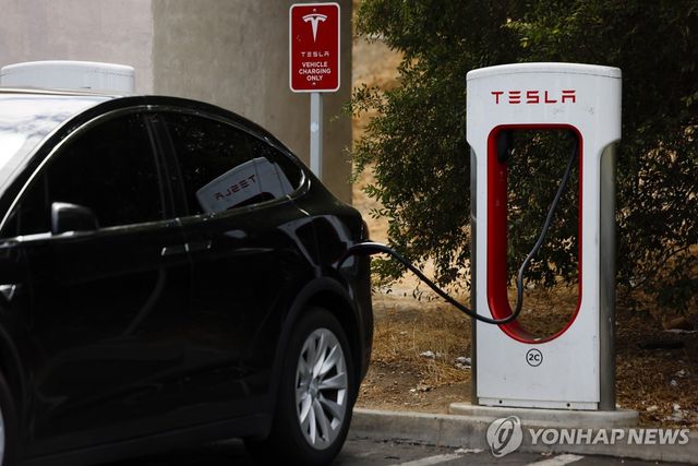 미 캘리포니아의 테슬라 충전소