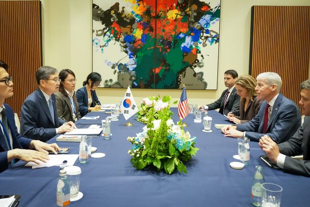 조현 외교부 장관과 크리스 라이트 미국 에너지부 장관