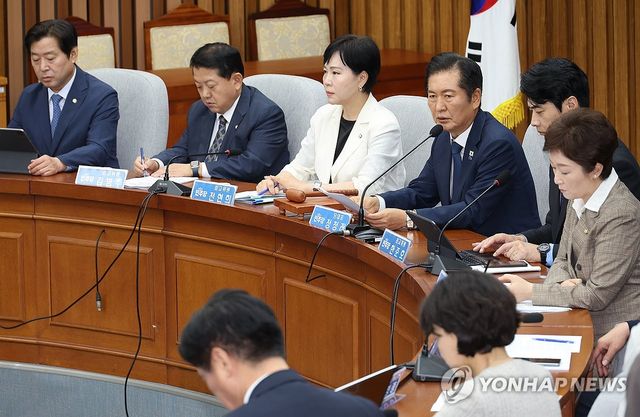 확대간부회의서 발언하는 정청래 대표