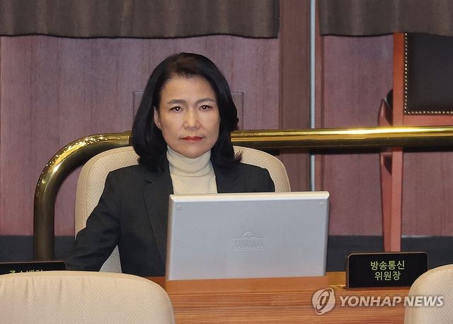 무제한 토론 지켜보는 이진숙 방송통신위원장