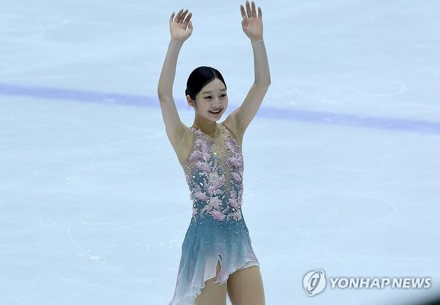 인사하는 신지아