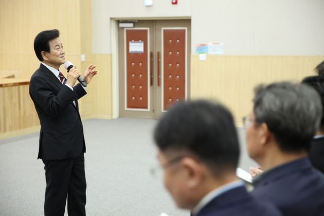 정동영 통일부 장관, '평화 공존과 번영의 한반도' 특강