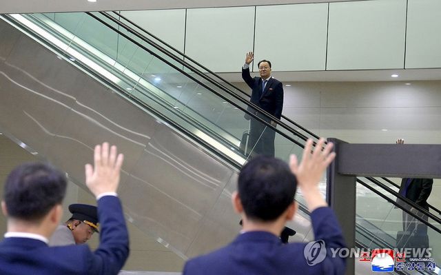 김선경 북한 외무성 부상 유엔총회 참석차 평양 출발