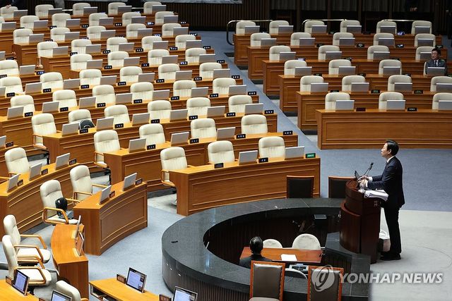 정부조직법 수정안 필리버스터 돌입...텅빈 의원석
