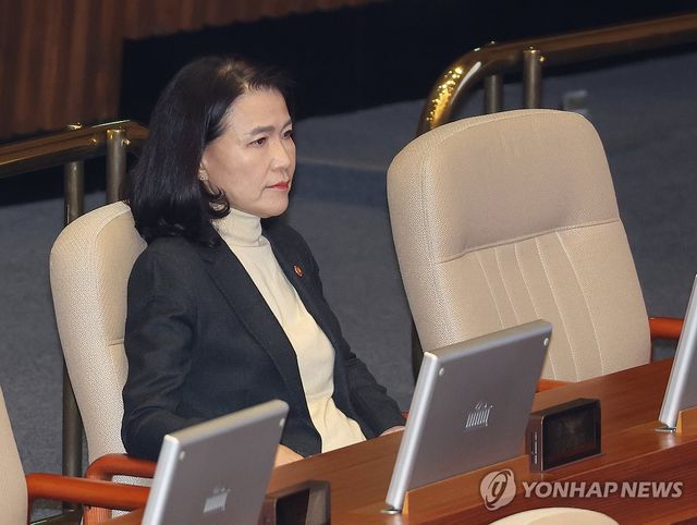 무제한 토론 지켜보는 이진숙 방송통신위원장