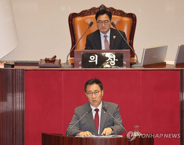 무제한 토론하는 최형두 의원