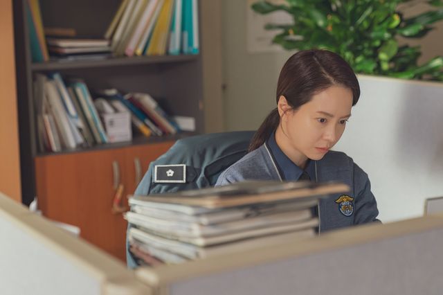 영화 '만남의 집' 속 배우 송지효의 모습