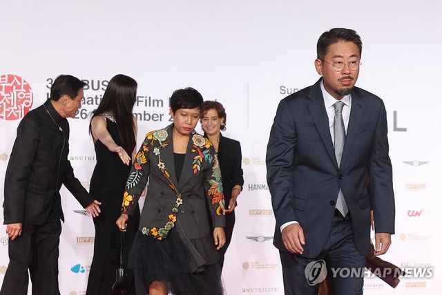 폐막식 참석하는 나홍진 감독