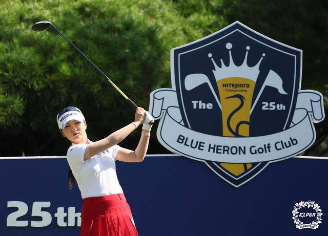 티샷 날리는 이예원