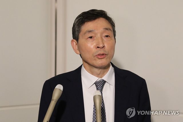 하네다공항에서 인사말 하는 이혁 주일 한국대사