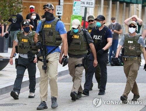 인종차별 항의시위 당시 FBI 요원들