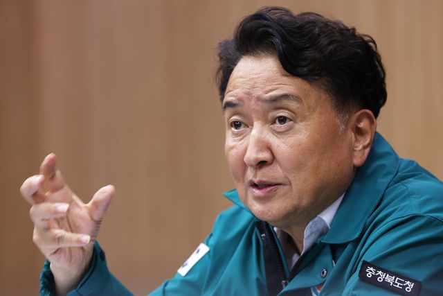 사전점검 회의에서 발언하는 김영환 지사