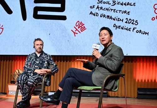 서울도시건축비엔날레 개막포럼 참석한 오세훈 시장과 헤더윅 총감독