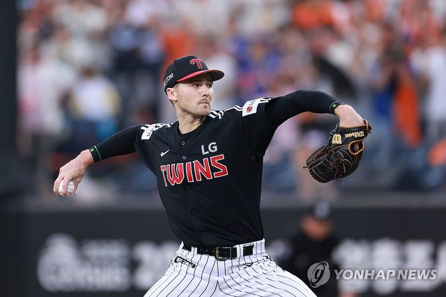 역투하는 LG 선발투수 톨허스트