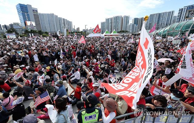동대구역에 모인 국민의힘 당원들